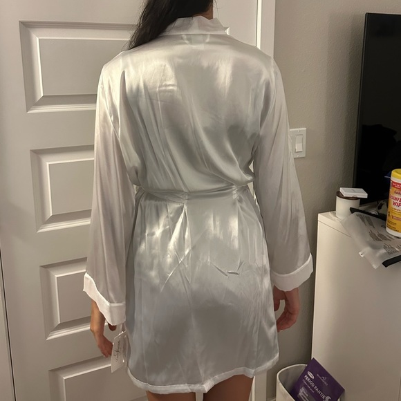 White Silk Robe - Picture 3 of 5